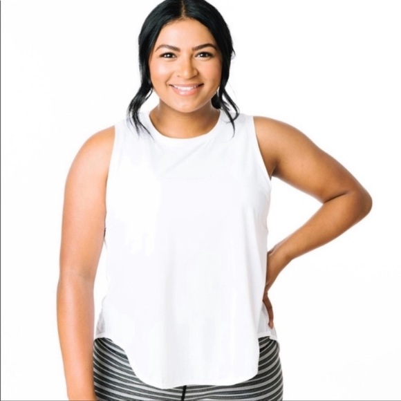 Zyia panel split back mesh tank - Picture 4 of 10